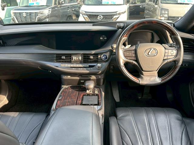 LS LS500h エグゼクティブ ※モデリスタエアロ・ムーンルーフ・デジタルインナーミラー・LEDヘッドライト・リアエンターテイメント・ビルトインETC・マークレビンソン・シートヒーター・ステアリングヒーター・レーダークルーズ(7枚目)