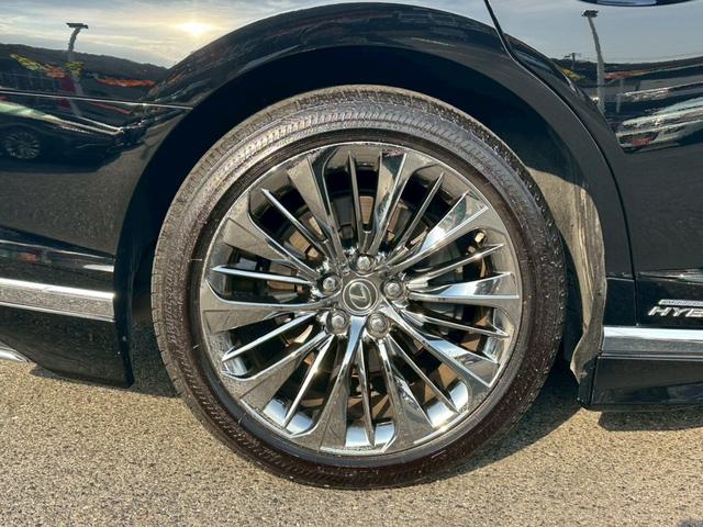 LS LS500h エグゼクティブ ※モデリスタエアロ・ムーンルーフ・デジタルインナーミラー・LEDヘッドライト・リアエンターテイメント・ビルトインETC・マークレビンソン・シートヒーター・ステアリングヒーター・レーダークルーズ(13枚目)