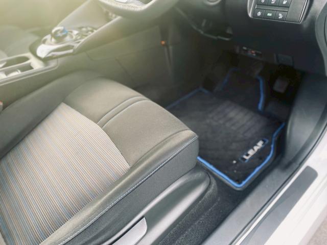 リーフ G 純正ニッサンコネクトナビ/プロパイロット/2トーンルーフ/純正17インチナビ/インテリジェントルームミラー(32枚目)