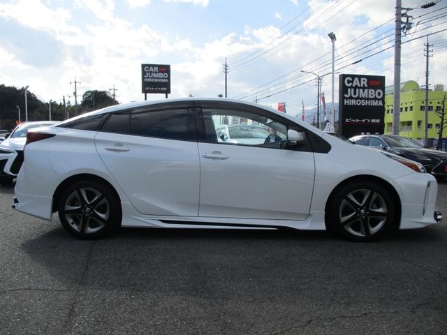 プリウス Ａツーリングセレクション　モデリスタフルエアロ　純正９インチナビフルセグ　クリアランスソナー　トヨタセーフティーセンス　レザーシート　Ｐシート　両席シートヒーター　Ｂカメラ　ＥＴＣ　ブラインドスポットモニター（11枚目）