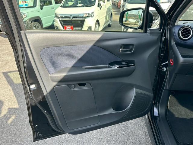 eKクロス T ※LEDヘッドライト・オートエアコン・オートライト・純正ナビ・アラウンドビューモニター・プライバシーガラス・ETC・ドライブレコーダー・ISOFIX・キーレスプッシュスタート・スマートキー・ABS(12枚目)