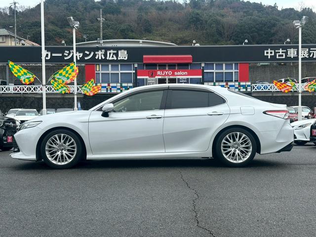 カムリ Ｇレザーパッケージ　純正メーカーナビ　ＬＥＤヘッドライト　フルセグＴＶ　テレビキャンセラー　バックモニター　ヘッドアップディスプレイ　ブラインドスポットモニター　前席パワーシート　シートヒーター　ベージュ革シート（4枚目）