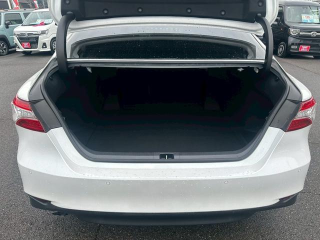 カムリ Ｇレザーパッケージ　純正メーカーナビ　ＬＥＤヘッドライト　フルセグＴＶ　テレビキャンセラー　バックモニター　ヘッドアップディスプレイ　ブラインドスポットモニター　前席パワーシート　シートヒーター　ベージュ革シート（20枚目）