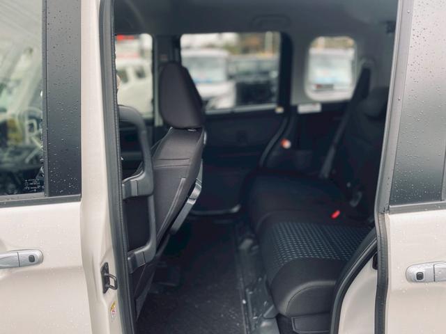 ルーミー カスタムＧ　純正９インチディスプレイオーディオ／パノラミックビューモニター／スマートアシスト／両側電動スライドドア／電子パーキングブレーキ／フルセグＴＶ／ワンオーナー／ＥＴＣ／スペアキー／ヘッドライトＬＥＤ（42枚目）