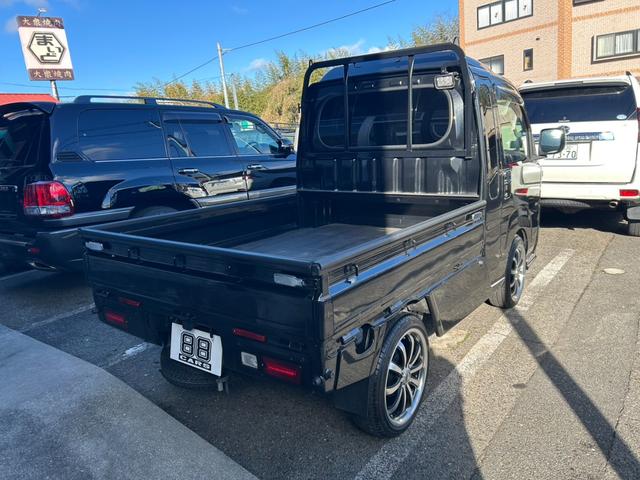 ハイゼットトラック ジャンボエクストラ　社外ナビ・バックカメラ・ＬＥＤヘッドライト・ＬＥＤフォグランプ・社外エアロ・社外１６インチホイール・社外テールランプ・メッキパーツ・ドレイブレコーダー・レーダー・ＥＴＣ・電格ミラー！！（5枚目）