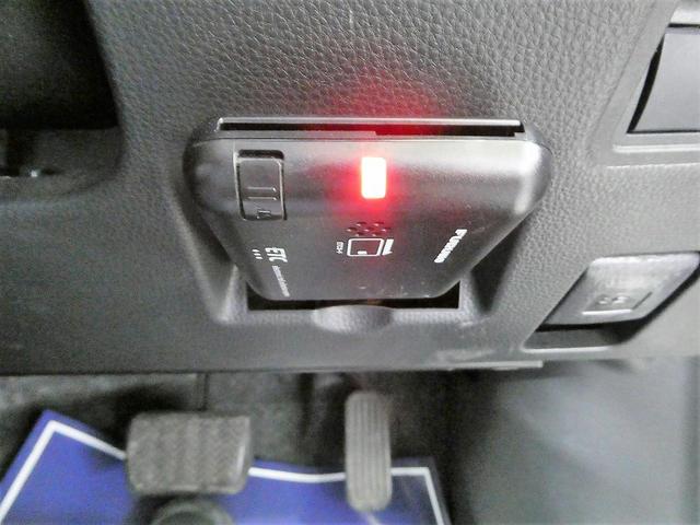 X 禁煙車 ディスプレイオーディオ トヨタセーフティセンス バックカメラ スマートキー 盗難防止システム アイドリングストップ 電動格納ミラー Bluetooth再生 ドアバイザー プライバシーガラス(8枚目)
