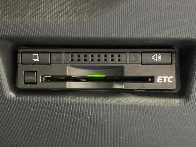 アクア G G’s バックカメラ 衝突被害軽減システム ハーフレザーシート ドラレコ LEDヘッド ビルトインETC オートライト オートエアコン 純正17インチアルミ Bluetooth CD DVD再生 フルセグ(8枚目)