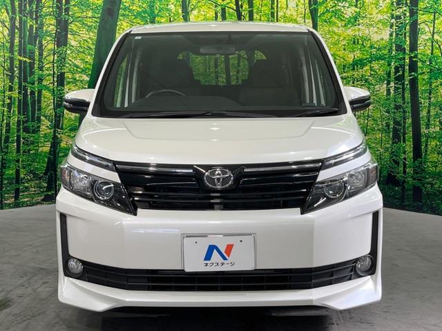 ヴォクシー ハイブリッドV 後席モニター バックカメラ 衝突被害軽減システム スマートキー LEDヘッド ビルトインETC クルコン オートライト デュアルエアコン Bluetooth CD DVD再生 フルセグ LEDフォグ(14枚目)