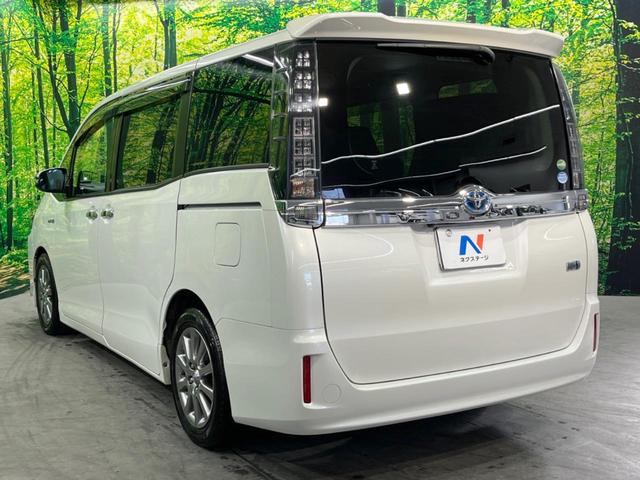 ヴォクシー ハイブリッドV 後席モニター バックカメラ 衝突被害軽減システム スマートキー LEDヘッド ビルトインETC クルコン オートライト デュアルエアコン Bluetooth CD DVD再生 フルセグ LEDフォグ(17枚目)