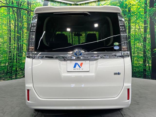 ヴォクシー ハイブリッドV 後席モニター バックカメラ 衝突被害軽減システム スマートキー LEDヘッド ビルトインETC クルコン オートライト デュアルエアコン Bluetooth CD DVD再生 フルセグ LEDフォグ(18枚目)