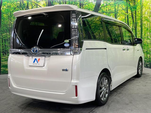 ヴォクシー ハイブリッドV 後席モニター バックカメラ 衝突被害軽減システム スマートキー LEDヘッド ビルトインETC クルコン オートライト デュアルエアコン Bluetooth CD DVD再生 フルセグ LEDフォグ(19枚目)