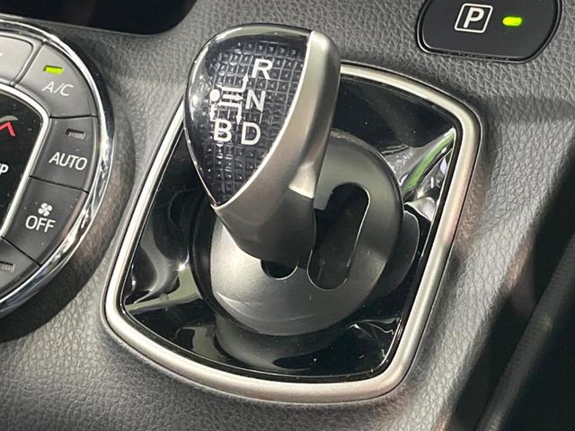 ヴォクシー ハイブリッドV 後席モニター バックカメラ 衝突被害軽減システム スマートキー LEDヘッド ビルトインETC クルコン オートライト デュアルエアコン Bluetooth CD DVD再生 フルセグ LEDフォグ(44枚目)