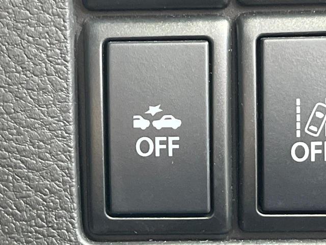 【衝突軽減システム】走行中に前方の車両等を認識し、衝突しそうな時は警報とブレーキで衝突回避と被害軽減をアシスト。より安全にドライブをお楽しみいただけます。