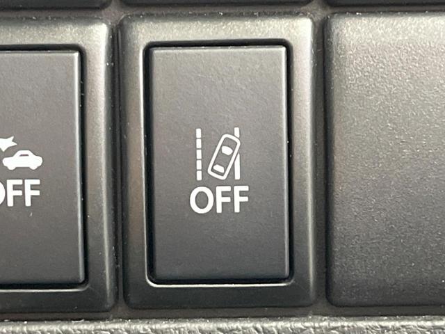 【車線逸脱警報】道路上の白（黄）線を認識し、意図せず走行中の車線からはみ出しそうになった時、メーター内の警告灯とブザーで注意喚起してくれる安心・安全機能です♪