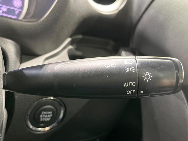 【オートライト】周りの明るさに応じて自動でヘッドライトの点灯・消灯ができる機能です！ライトの付け忘れ・消し忘れなどが無くなり、雨の日や夕方の走行も安心！トンネル通過時も便利ですね♪