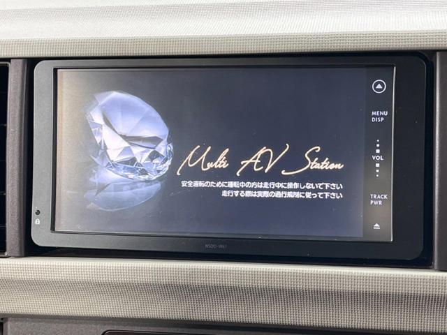 【純正ナビ】人気の純正ナビを装備しております。ナビの使いやすさはもちろん、オーディオ機能も充実！キャンプや旅行はもちろん、通勤や買い物など普段のドライブも楽しくなるはず♪