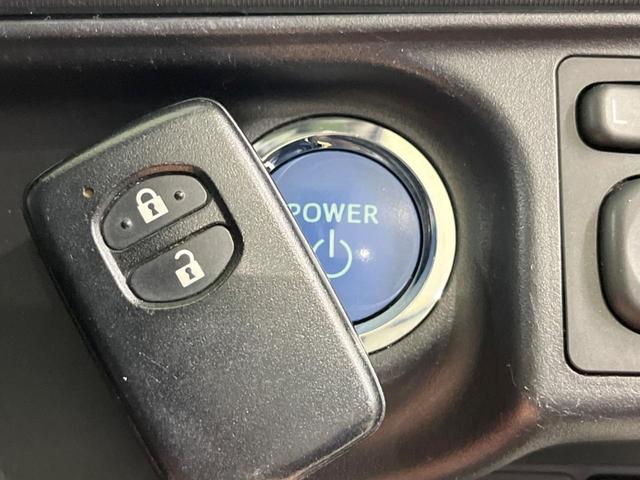 アクア Ｇブラックソフトレザーセレクション　バックカメラ　ハーフレザーシート　ＨＩＤヘッド　ＥＴＣ　純正１５インチアルミ　オートエアコン　ＣＤ　ＤＶＤ再生　地デジ（5枚目）