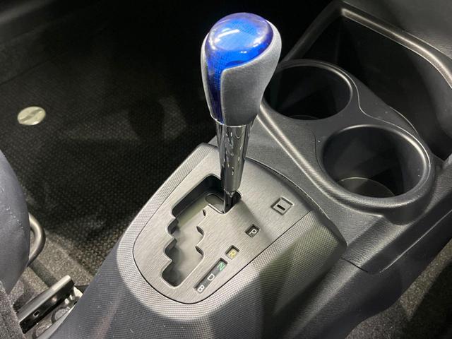 アクア Ｇブラックソフトレザーセレクション　バックカメラ　ハーフレザーシート　ＨＩＤヘッド　ＥＴＣ　純正１５インチアルミ　オートエアコン　ＣＤ　ＤＶＤ再生　地デジ（9枚目）