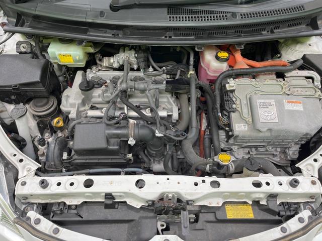 アクア Ｇブラックソフトレザーセレクション　バックカメラ　ハーフレザーシート　ＨＩＤヘッド　ＥＴＣ　純正１５インチアルミ　オートエアコン　ＣＤ　ＤＶＤ再生　地デジ（18枚目）