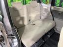 後部座席も気になるようなキズ・汚れやへたり等、大きなダメージはなく、良好な状態です。