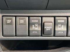 【両側パワースライドドア】スマートキーや運転席のスイッチで後席両側スライドドアの開閉が可能♪電動だから力を入れてドアを開ける必要が無く、小さなお子様でも簡単に開け閉めでき快適です♪ 6