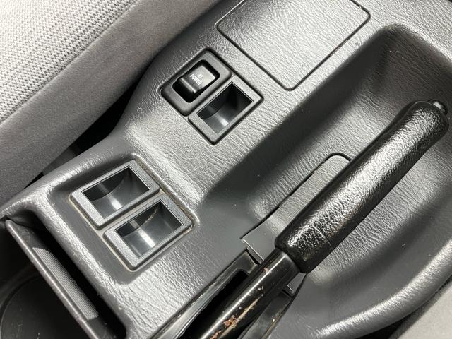 サンバーバン VB 2WD オートマ車 エアコン パワステ ラジオ 運転席エアバッグ ヘッドライトレベライザー 積載量350kg(18枚目)