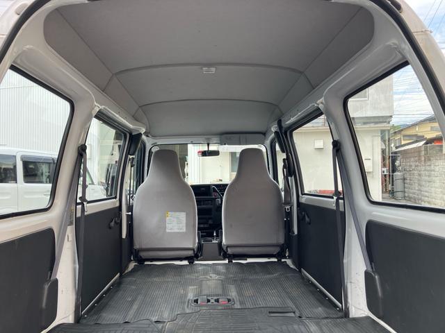 サンバーバン VB 2WD オートマ車 エアコン パワステ ラジオ 運転席エアバッグ ヘッドライトレベライザー 積載量350kg(23枚目)
