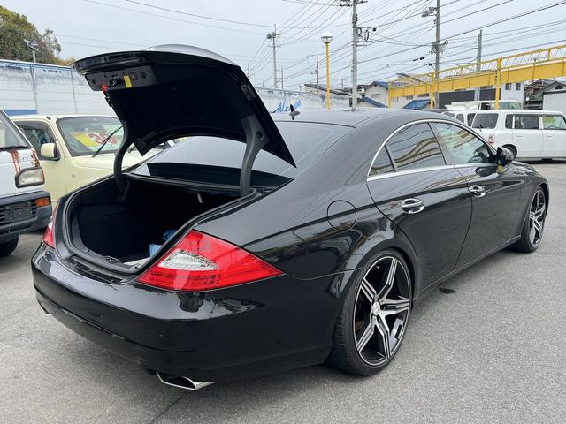 ＣＬＳ３５０　ＥＴＣ　クリアランスソナー　オートクルーズコントロール　ナビ　アルミホイール　オートライト　ＨＩＤ　サンルーフ　ＡＴ　シートヒーター　電動リアゲート　盗難防止システム　パワーシート　革シート　ＣＤ(18枚目)