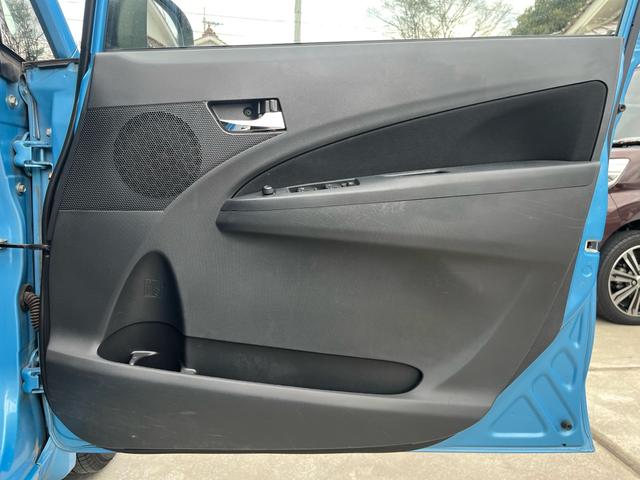 ステラ カスタムＲ　スマートキー　プッシュスタート　ＥＴＣ　ＨＩＤ　ＵＶカットガラス　盗難防止システム　衝突安全ボディ（41枚目）
