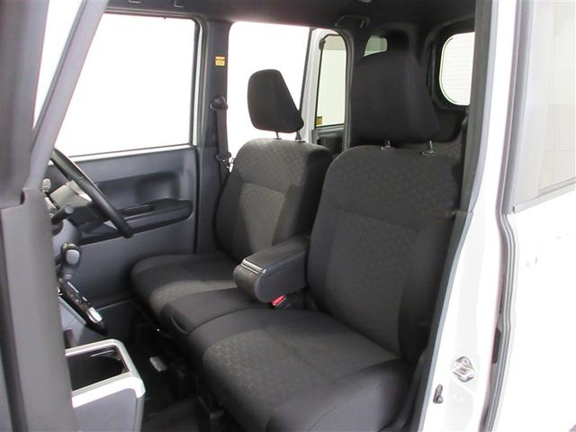 ベンチシートに座ると自分の部屋でくつろいでいるような気分になってきます。