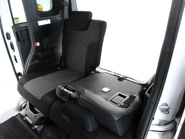 リアシートを倒すことによって、さらにラゲージスペースを広く使うことができ、とても便利です！