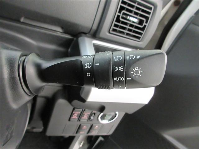 暗くなると自動でライトが点灯するオートライト装備。