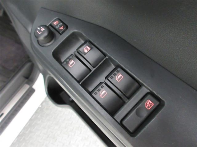 電動格納ドアミラーでせまい駐車場でも安心です。