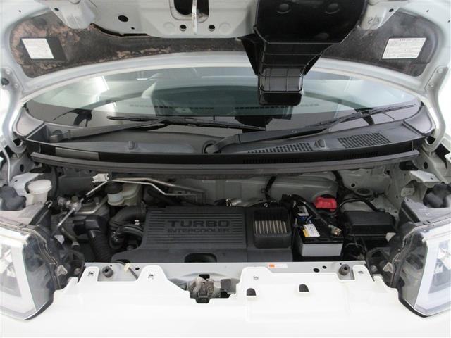 エンジンルームも『まるまるクリン』で隅々まで綺麗に仕上げています。