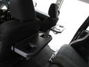 後部座席で飲み物等を収納可能なシートバックテーブルつき♪