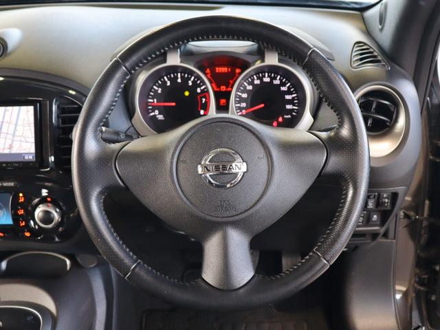 ジューク 16GT FOUR タイプV 4WD ターボ ナビ ETC スマートキー オートライト フロントフォグランプ 純正アルミホイール フルセグ 電動格納ミラー フロアマット サイドドアバイザー 運転席・助手席エアバック オートエアコン(10枚目)