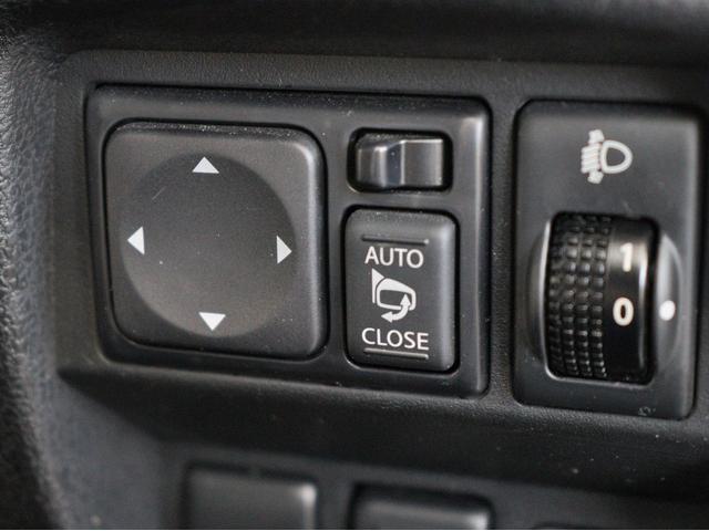 ジューク 16GT FOUR タイプV 4WD ターボ ナビ ETC スマートキー オートライト フロントフォグランプ 純正アルミホイール フルセグ 電動格納ミラー フロアマット サイドドアバイザー 運転席・助手席エアバック オートエアコン(15枚目)