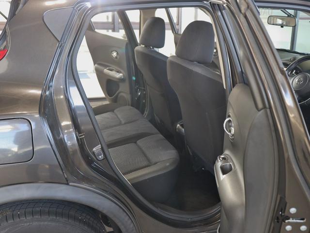 ジューク 16GT FOUR タイプV 4WD ターボ ナビ ETC スマートキー オートライト フロントフォグランプ 純正アルミホイール フルセグ 電動格納ミラー フロアマット サイドドアバイザー 運転席・助手席エアバック オートエアコン(25枚目)