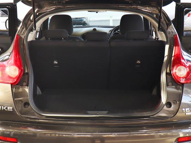 ジューク 16GT FOUR タイプV 4WD ターボ ナビ ETC スマートキー オートライト フロントフォグランプ 純正アルミホイール フルセグ 電動格納ミラー フロアマット サイドドアバイザー 運転席・助手席エアバック オートエアコン(30枚目)