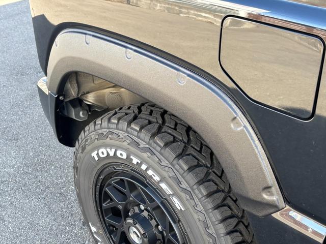 ジムニー XC グレッディマフラー シートカバー ナビ バックモニター ロッソモデロ トーヨータイヤオープンカントリー(18枚目)