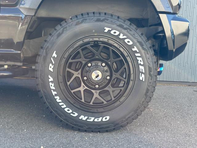ジムニー XC グレッディマフラー シートカバー ナビ バックモニター ロッソモデロ トーヨータイヤオープンカントリー(20枚目)