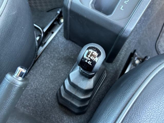 ジムニー XC グレッディマフラー シートカバー ナビ バックモニター ロッソモデロ トーヨータイヤオープンカントリー(30枚目)