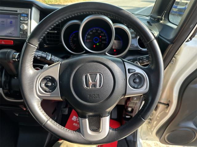 Ｎ－ＢＯＸカスタム Ｇ・ターボパッケージ　ＥＴＣ　バックカメラ　両側電動スライドドア　ナビ　ＴＶ　オートクルーズコントロール　オートライト　ＨＩＤ　スマートキー　電動格納ミラー　ベンチシート　ＣＶＴ　盗難防止システム　ＡＢＳ　ＥＳＣ　ＣＤ（3枚目）