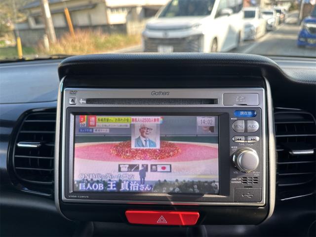 Ｎ－ＢＯＸカスタム Ｇ・ターボパッケージ　ＥＴＣ　バックカメラ　両側電動スライドドア　ナビ　ＴＶ　オートクルーズコントロール　オートライト　ＨＩＤ　スマートキー　電動格納ミラー　ベンチシート　ＣＶＴ　盗難防止システム　ＡＢＳ　ＥＳＣ　ＣＤ（4枚目）