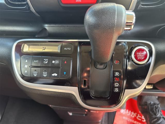 Ｎ－ＢＯＸカスタム Ｇ・ターボパッケージ　ＥＴＣ　バックカメラ　両側電動スライドドア　ナビ　ＴＶ　オートクルーズコントロール　オートライト　ＨＩＤ　スマートキー　電動格納ミラー　ベンチシート　ＣＶＴ　盗難防止システム　ＡＢＳ　ＥＳＣ　ＣＤ（8枚目）