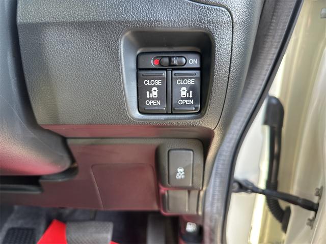 Ｎ－ＢＯＸカスタム Ｇ・ターボパッケージ　ＥＴＣ　バックカメラ　両側電動スライドドア　ナビ　ＴＶ　オートクルーズコントロール　オートライト　ＨＩＤ　スマートキー　電動格納ミラー　ベンチシート　ＣＶＴ　盗難防止システム　ＡＢＳ　ＥＳＣ　ＣＤ（9枚目）