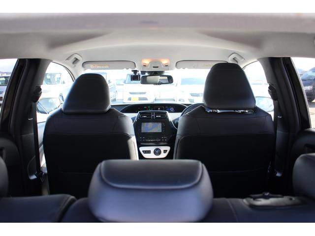 プリウス Ａツーリングセレクション　レザーシート　シートヒーター　純正ナビＴＶ　バックカメラ　オートクルーズ　ドライブレコーダー　スマートキー　コーナーセンサー　スペアキー（4枚目）