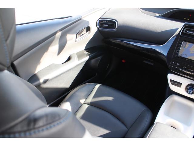 プリウス Ａツーリングセレクション　レザーシート　シートヒーター　純正ナビＴＶ　バックカメラ　オートクルーズ　ドライブレコーダー　スマートキー　コーナーセンサー　スペアキー（10枚目）