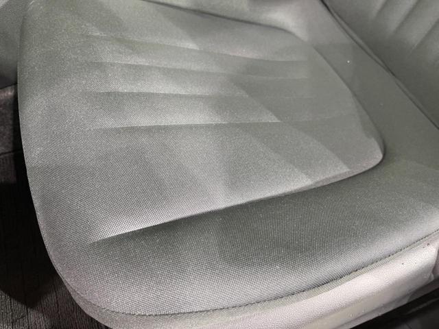 X トヨタセーフティーセンス 禁煙車 SDナビ バックカメラ Bluetooth再生 スマートキー オートマチックハイビーム 車線逸脱警報 オートライト プライバシーガラス 盗難防止装置 ETC(41枚目)