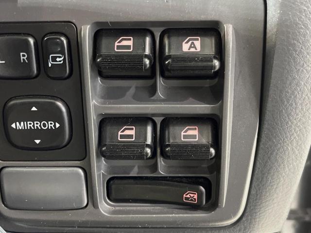 【パワーウィンドウ】空気の入れ替え換気がしたいときにボタン一つで調節。後席も運転席から調節可能！！